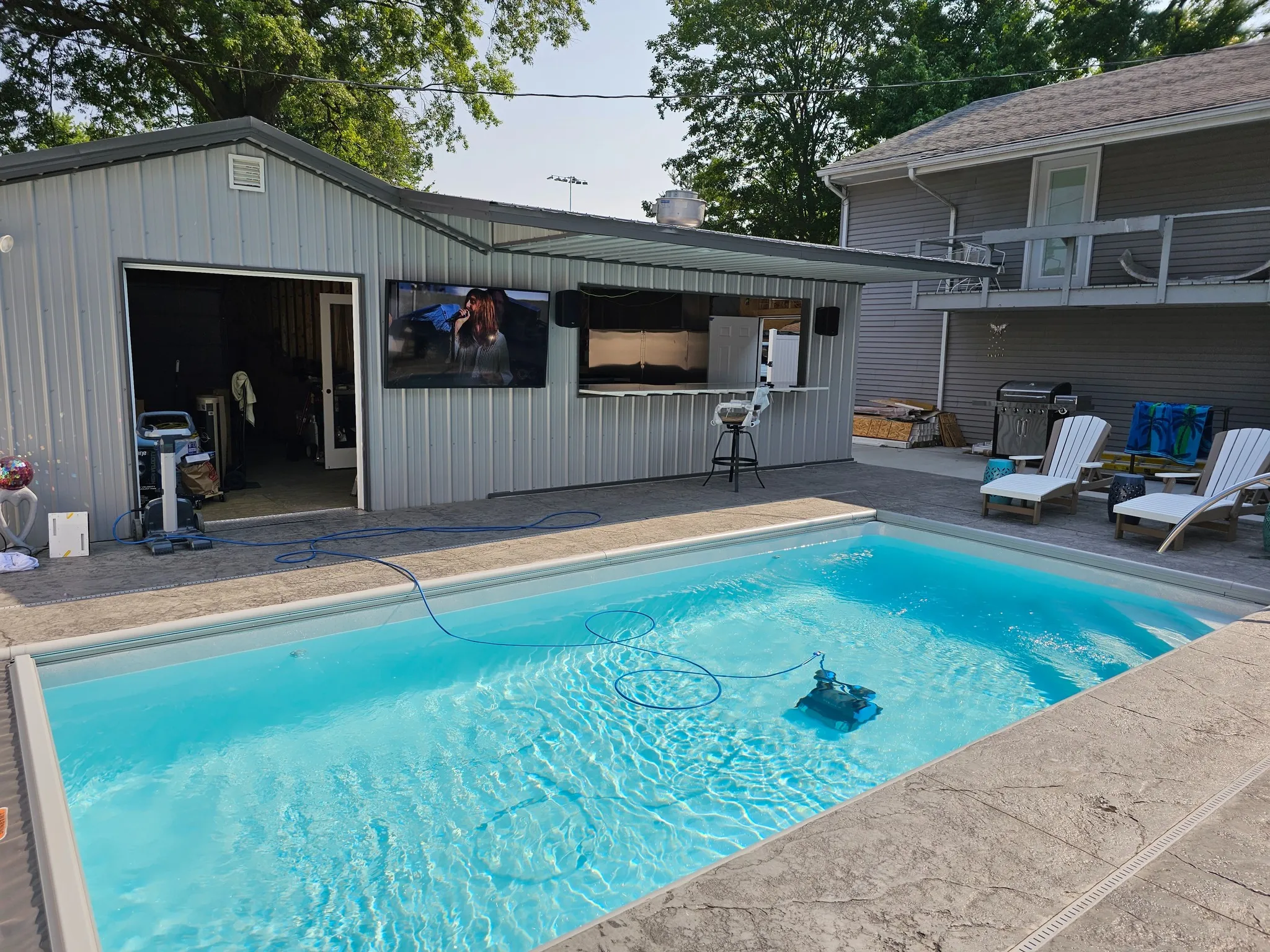 nearby Champaign pool build relevant to Savoy homeowners